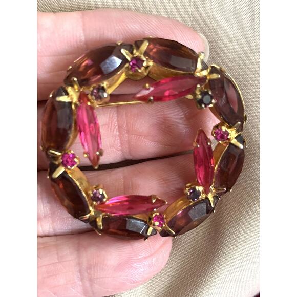 Vintage Brooch Cranberry RHINESTONE BROOCH Open Back Prong Gold Tone Lg Piece. - Picture 1 of 5